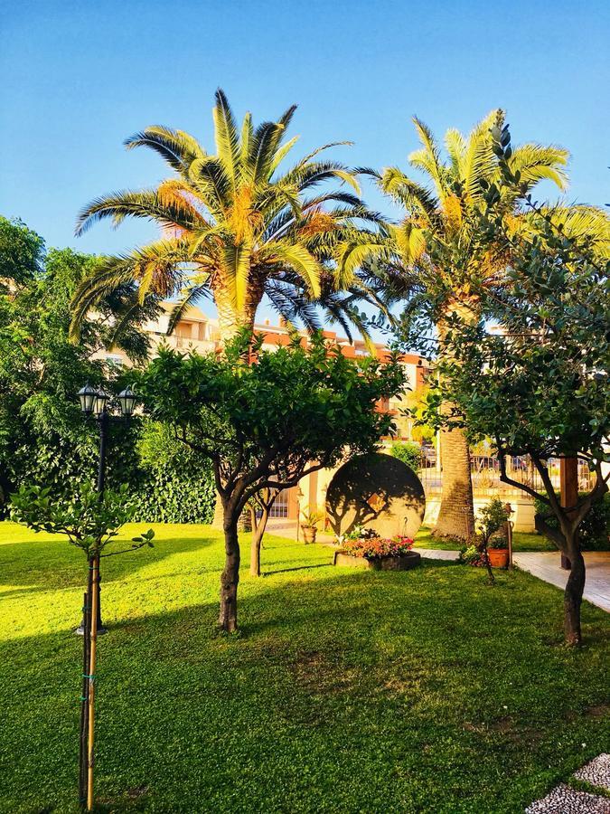 Sea Garden - Sicily In *